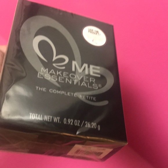 Makeover Essentials Complete Kit Brand New! - Picture 3 of 3